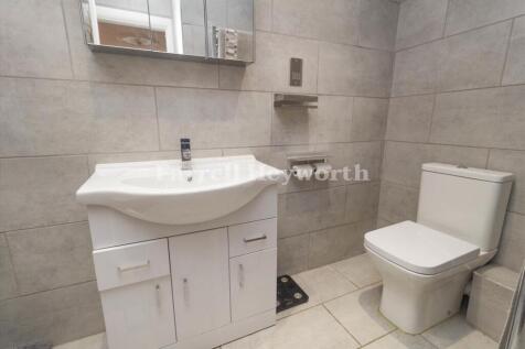 Bedroom 1 en suite