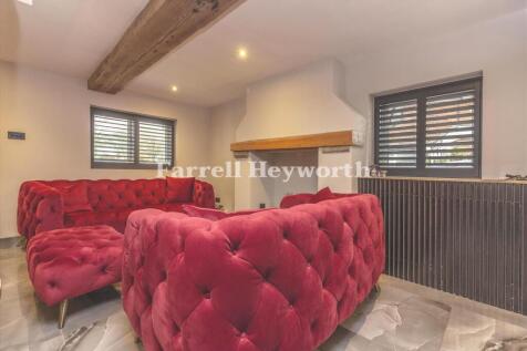 Lounge Area q