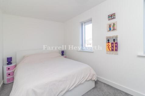 Bedroom 2 image 2