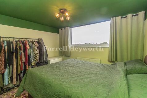 Bedroom 1 image 2