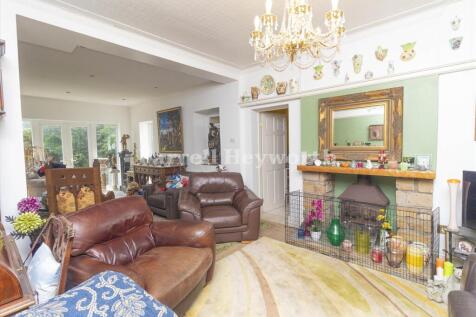 Lounge Dining