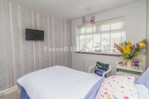 Bedroom 2 image 2