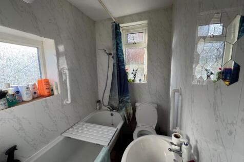 BATHROOM 2