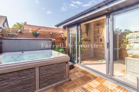 Balcony And Hot tub