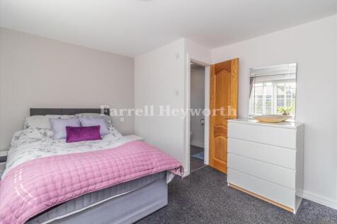Bedroom 2 image 3