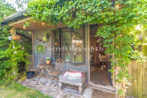 Summer House image 3
