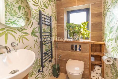 Master Bed WC
