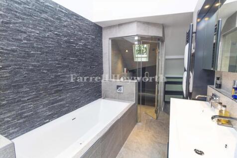 Bedroom 1 en suite