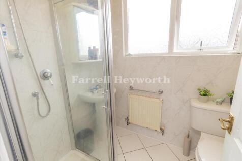 Bedroom 1 en suite