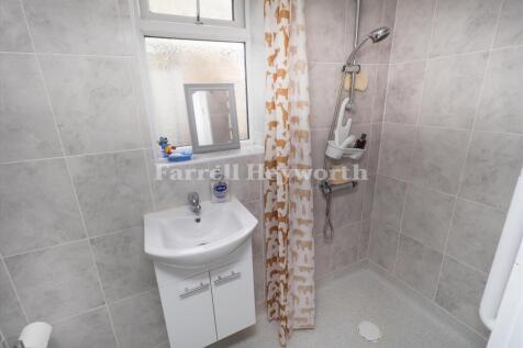 En Suite Wet Room 2