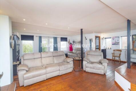 Lounge view 3