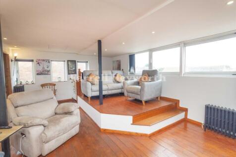 Lounge view 4