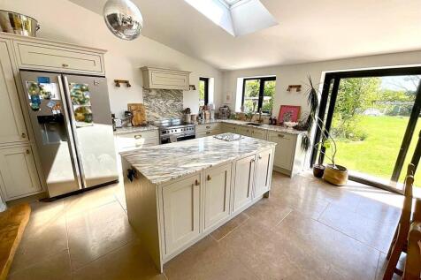 new kitchen 1.jpg