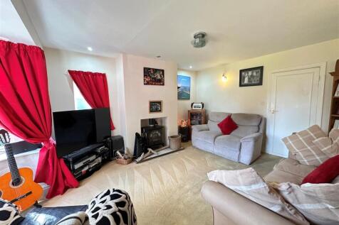 Fieldway House Living room 1.jpg