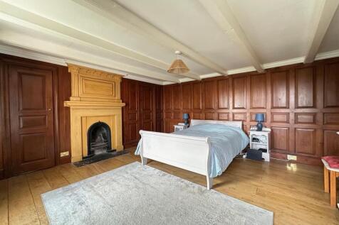 Bed 1.jpg