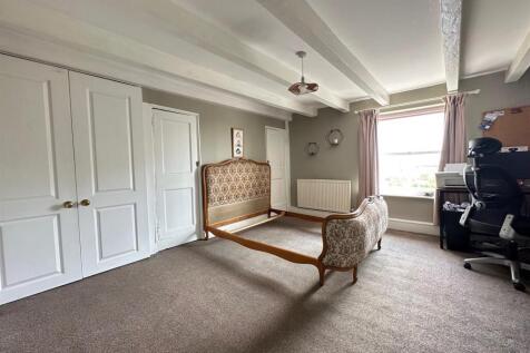 bed 2.jpg