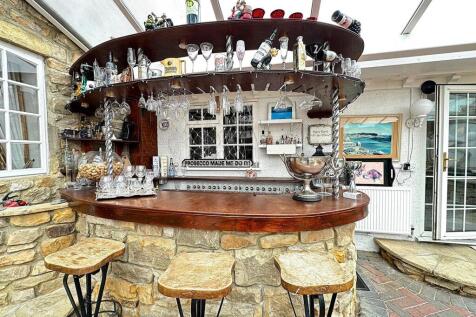 bar 1.jpg