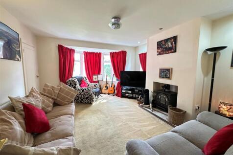Fieldway House Living room 2.jpg