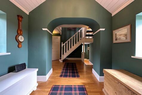 Entrance hall 1.jpg