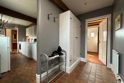 annexe rear lobby.jpg