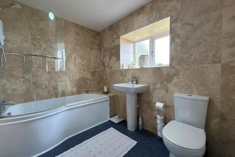 family bathroom.jpg