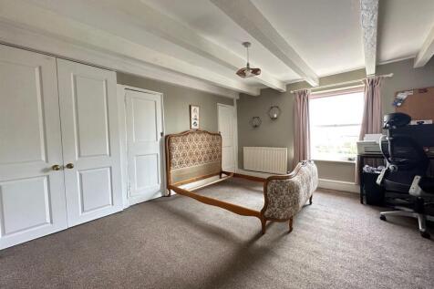 bed 2.jpg