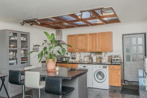 Fitted Dining Kitchen: