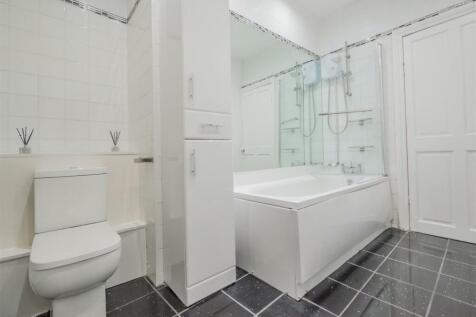 Bathroom / WC:
