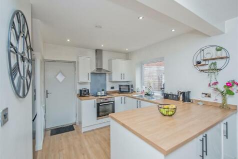 Fitted Dining Kitchen: