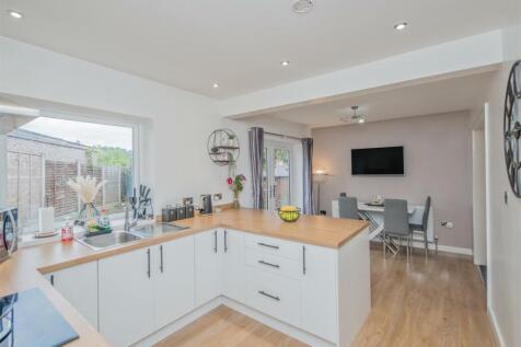 Fitted Dining Kitchen: