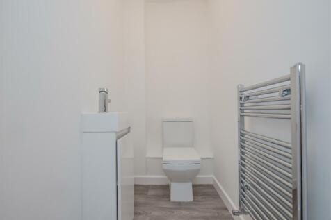 Cloakroom / WC: