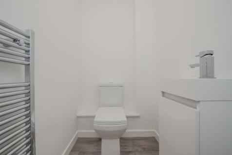 Cloakroom / WC: