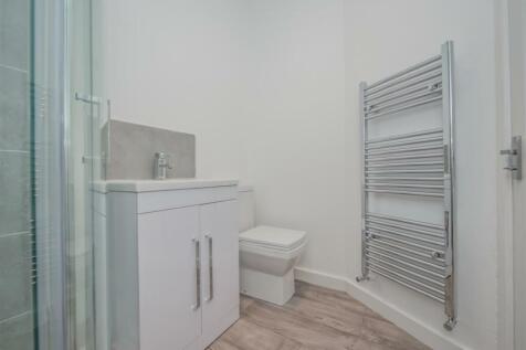 En- Suite Shower Room / WC: