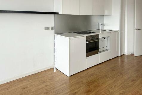 Open Plan Living Room / Dining Area / Kitchen: