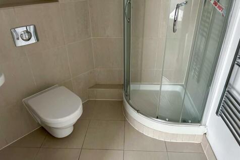 En-suite Shower Room: