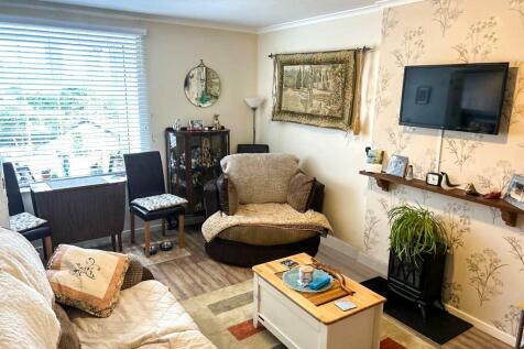 Living / Dining Room: