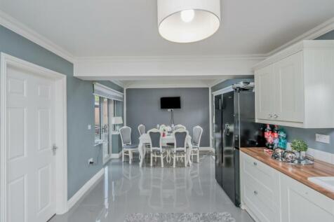 Fitted Dining Kitchen: