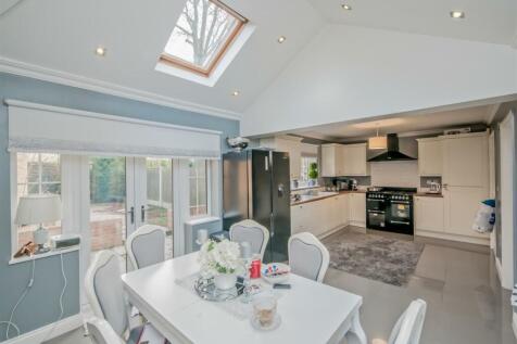 Fitted Dining Kitchen: