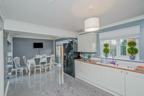 Fitted Dining Kitchen: