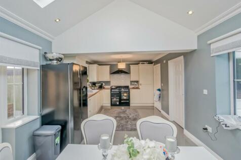 Fitted Dining Kitchen: