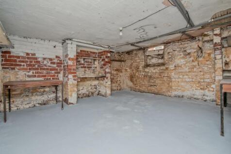 Cellars / Basement: