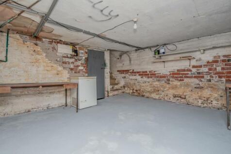 Cellars / Basement: