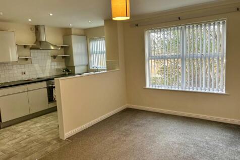 Open Plan Living Room / Fitted Kitchen / Dining Ar