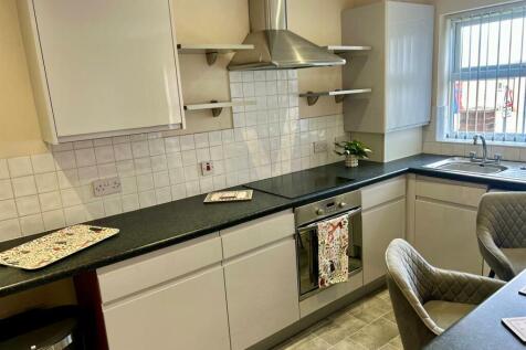 Fitted Dining Kitchen: