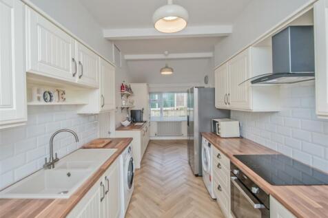 Fitted Dining / Breakfast Kitchen: