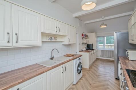 Fitted Dining / Breakfast Kitchen: