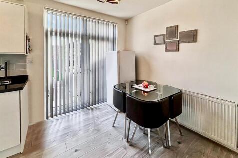 Dining room Area: