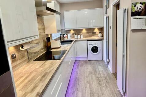 Fitted Dining Kitchen: