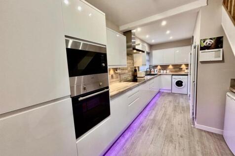 Fitted Dining Kitchen: