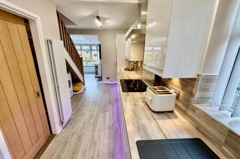 Fitted Dining Kitchen:
